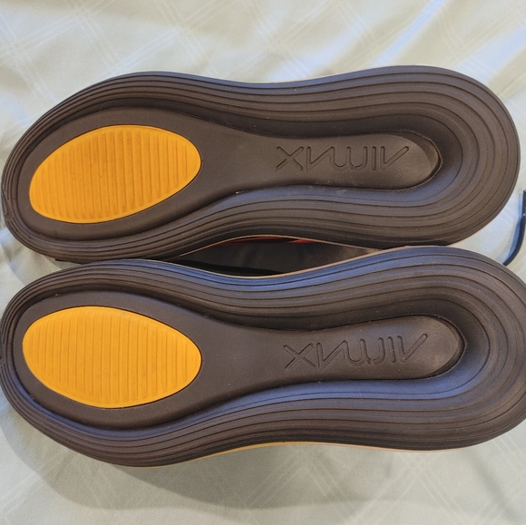 Airmax 720 in Mens 9. In color Sunset - Picture 2 of 5
